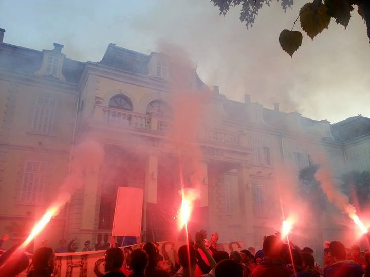 Vllaznit Ultras zhvillojne protesten per situaten e Vllaznise